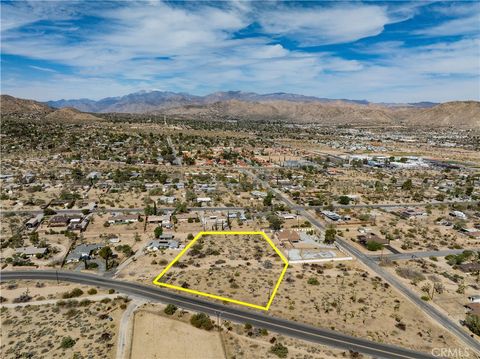 Photo of 123 Joshua Lane, Yucca Valley, CA 92284 (MLS # JT25084078) Photo of 123 Joshua Lane, Yucca Valley, CA 92284 (MLS # JT25084078)