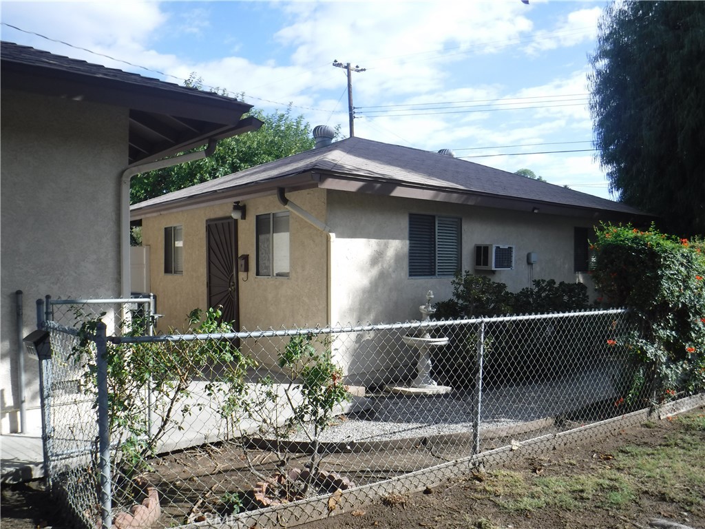 702 W Carroll