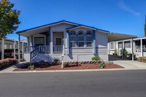 Photo of 471 Mill Pond Drive, San Jose, CA 95125 (MLS # ML82040289)