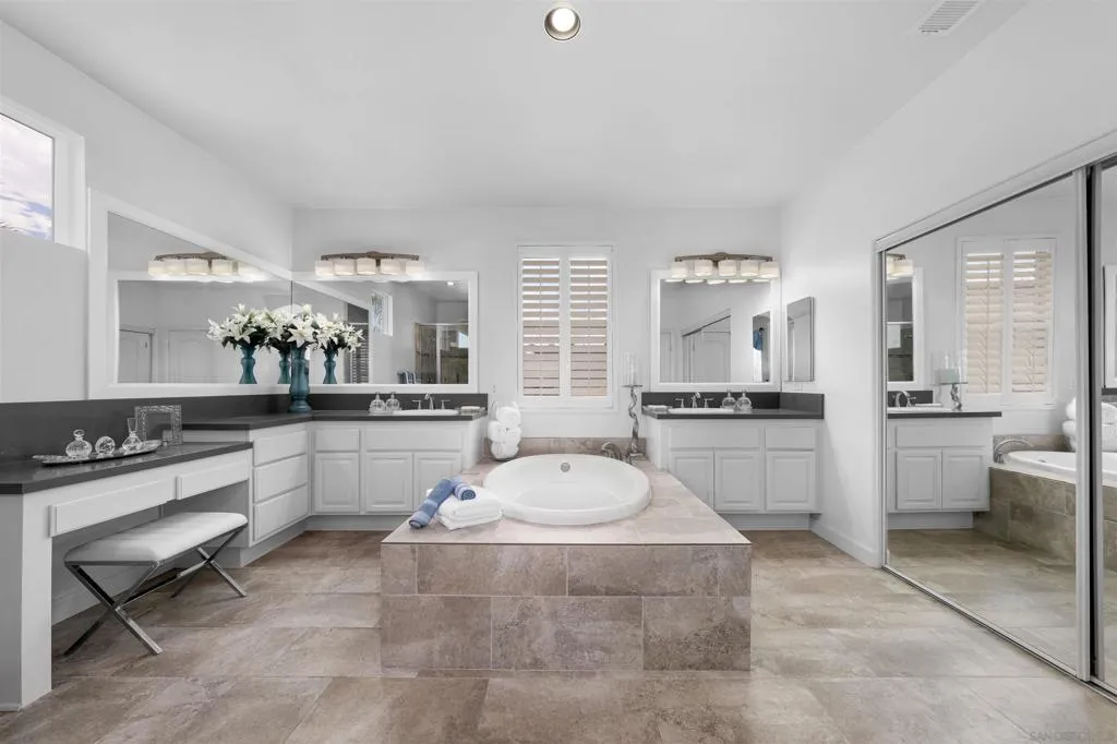 Chula Vista, California 91913, United States, 4 Bedrooms Bedrooms, ,4 BathroomsBathrooms,Residential,Active,234305