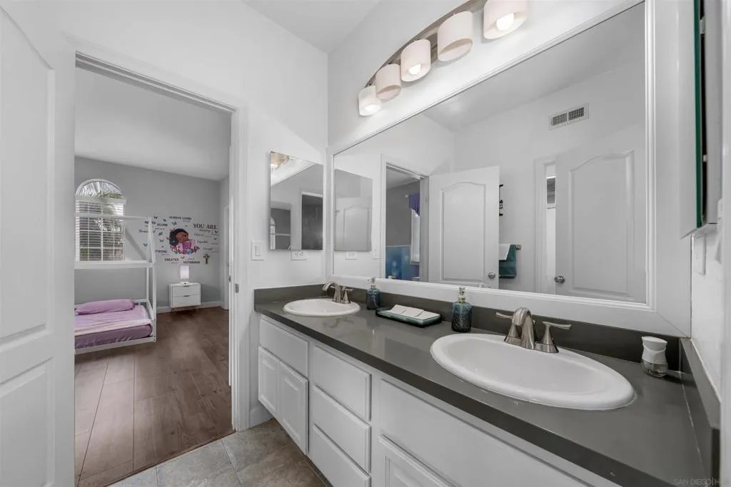 Chula Vista, California 91913, United States, 4 Bedrooms Bedrooms, ,4 BathroomsBathrooms,Residential,Active,234305