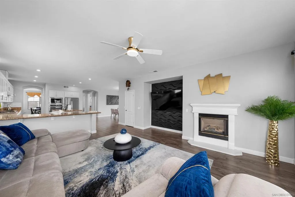 Chula Vista, California 91913, United States, 4 Bedrooms Bedrooms, ,4 BathroomsBathrooms,Residential,Active,234305