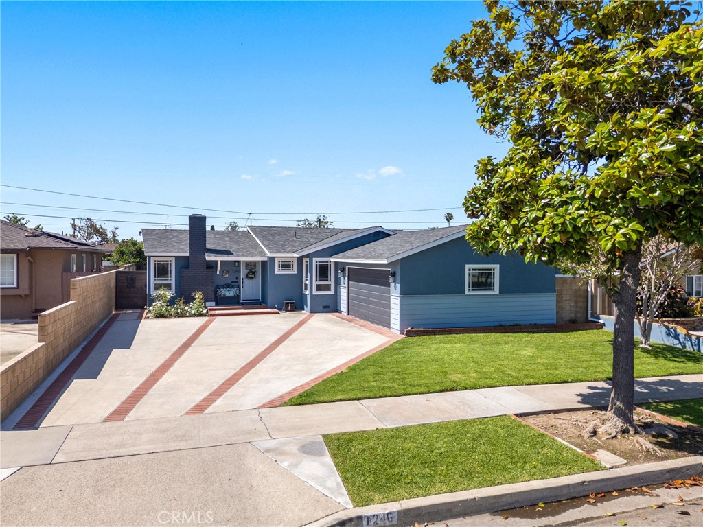 1246 E Monroe Avenue