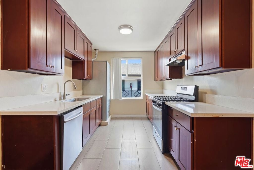 2912 W 141st Place