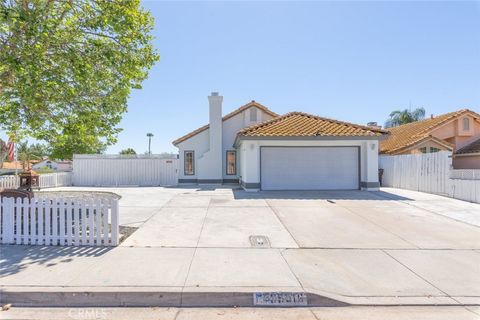Photo of 39516 Garin Drive, Murrieta, CA 92562 (MLS # SW26079317)