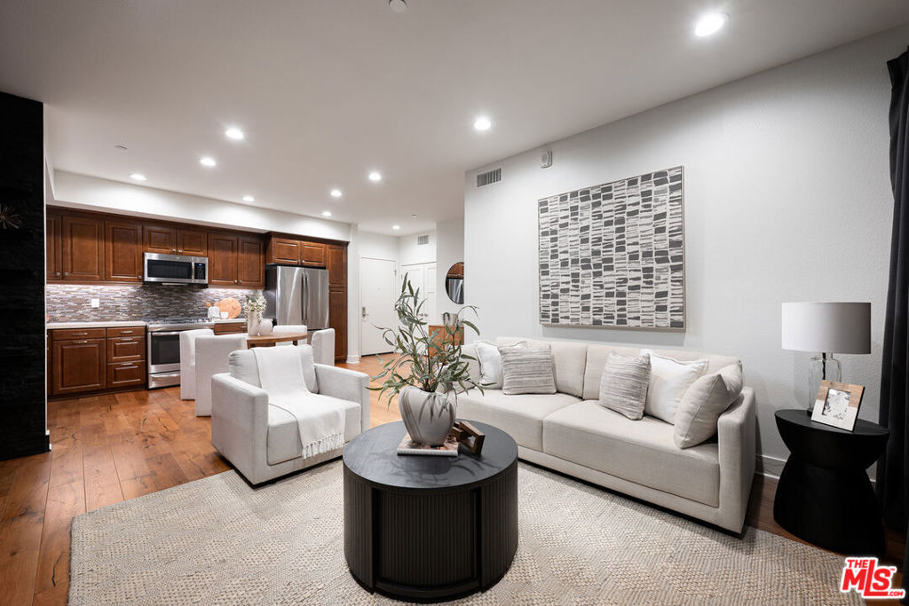 627 Deep Valley Drive 211