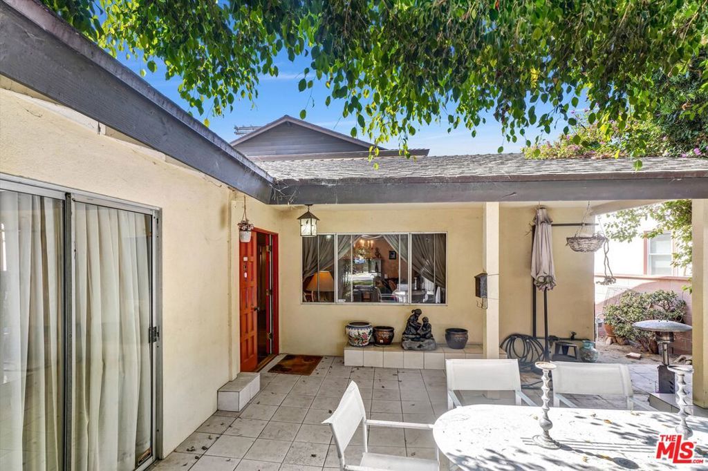 Photo of 2339 Amherst Avenue, Los Angeles, CA 90064 (MLS # 25602189)