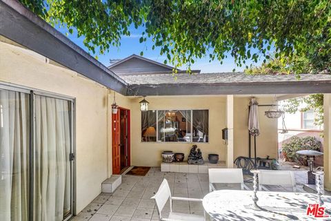 Photo of 2339 Amherst Avenue, Los Angeles, CA 90064 (MLS # 25602189) Photo of 2339 Amherst Avenue, Los Angeles, CA 90064 (MLS # 25602189)