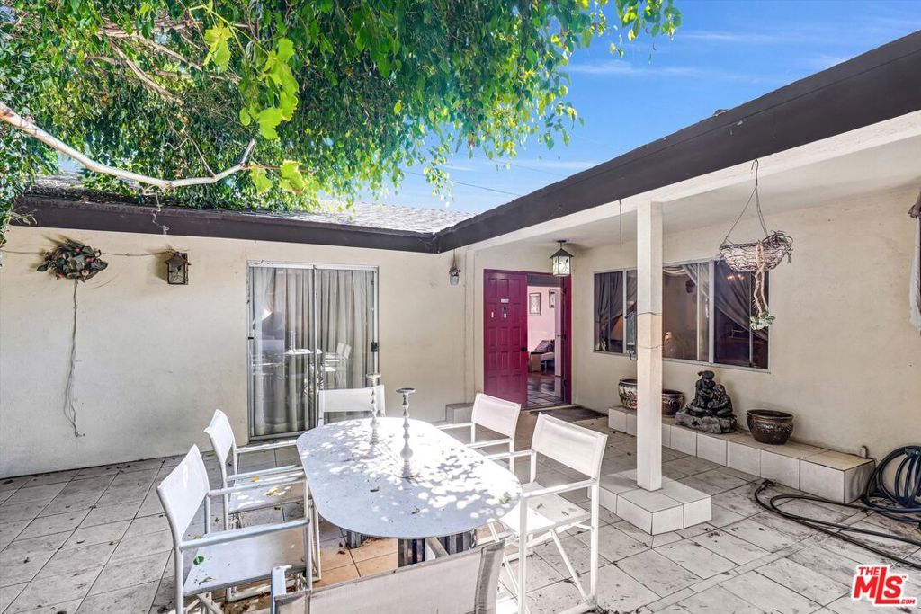 Photo of 2339 Amherst Avenue, Los Angeles, CA 90064 (MLS # 25602189)