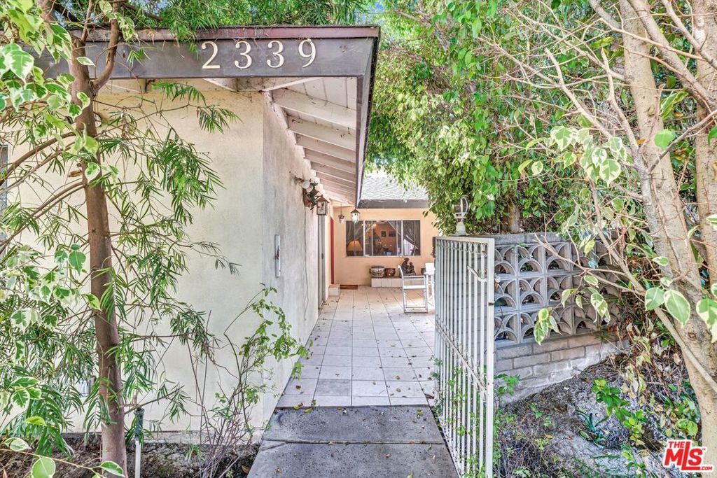 Photo of 2339 Amherst Avenue, Los Angeles, CA 90064 (MLS # 25602189)