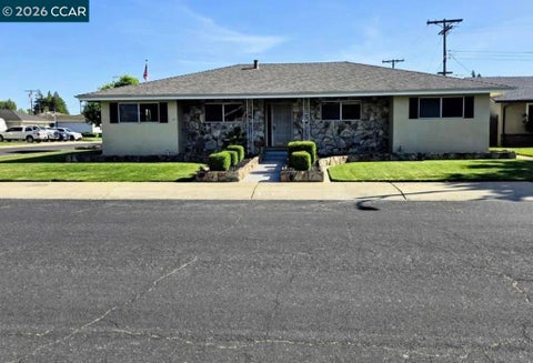 Photo of 750 Greenwood Dr DR, Lodi, CA 95240 (MLS # 41148438)