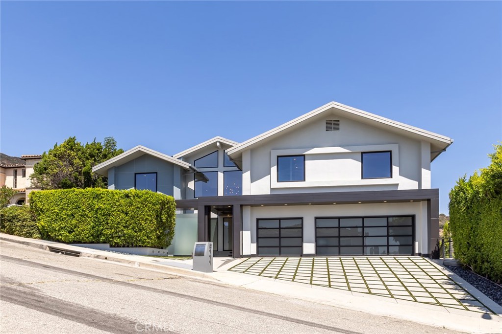 2111 Rimcrest Drive