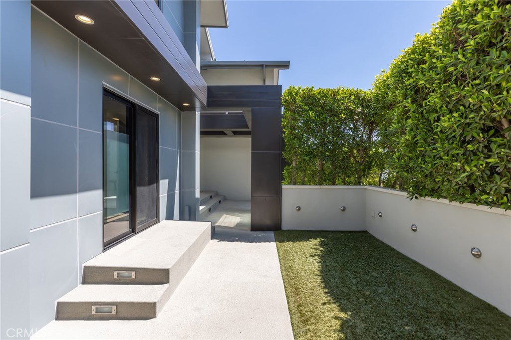 2111 Rimcrest Drive