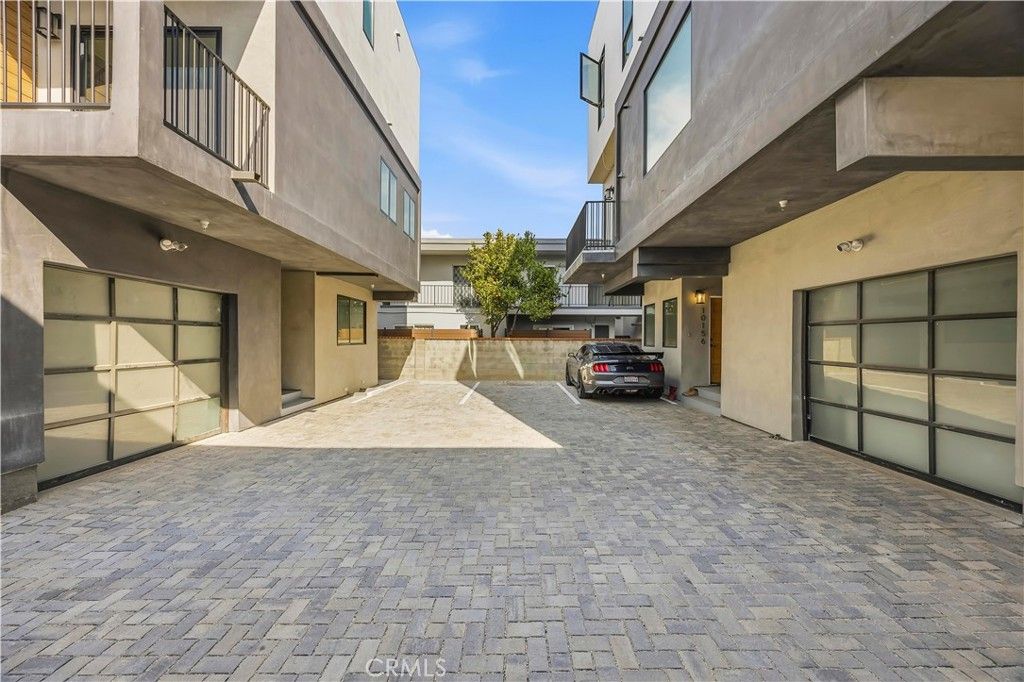 Photo of 10156 Regent St, Los Angeles, CA 90034 (MLS # TR26042762)