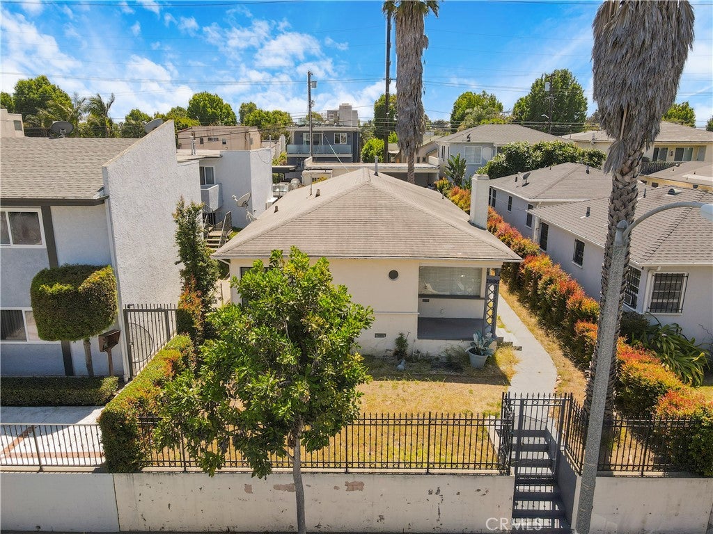 Photo of 1936 20th ST, Santa Monica, CA 90404 (MLS # SB26128864)