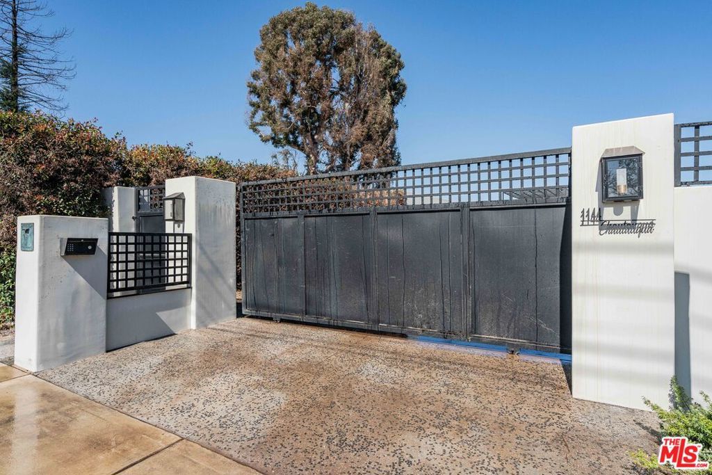 Photo of 1144 Chautauqua Boulevard, Pacific Palisades, CA 90272 (MLS # 26673945)