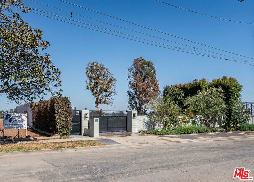 Photo of 1144 Chautauqua Boulevard, Pacific Palisades, CA 90272 (MLS # 26673945)
