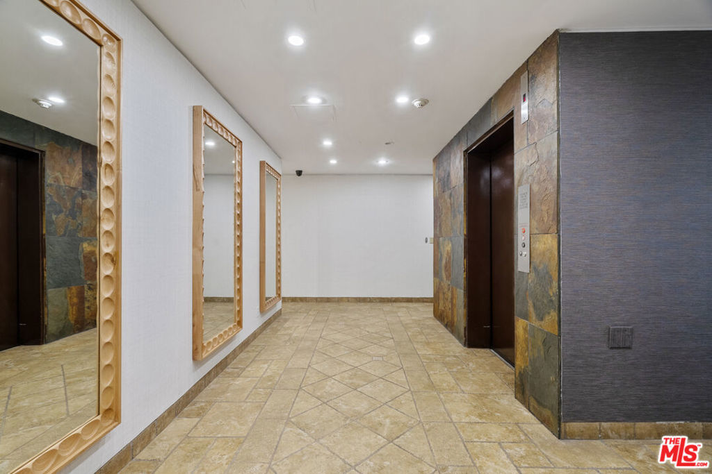 750 S Spaulding Avenue 305