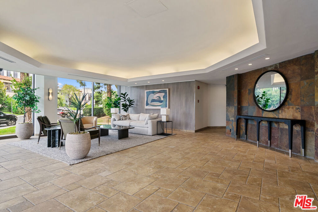 750 S Spaulding Avenue 305