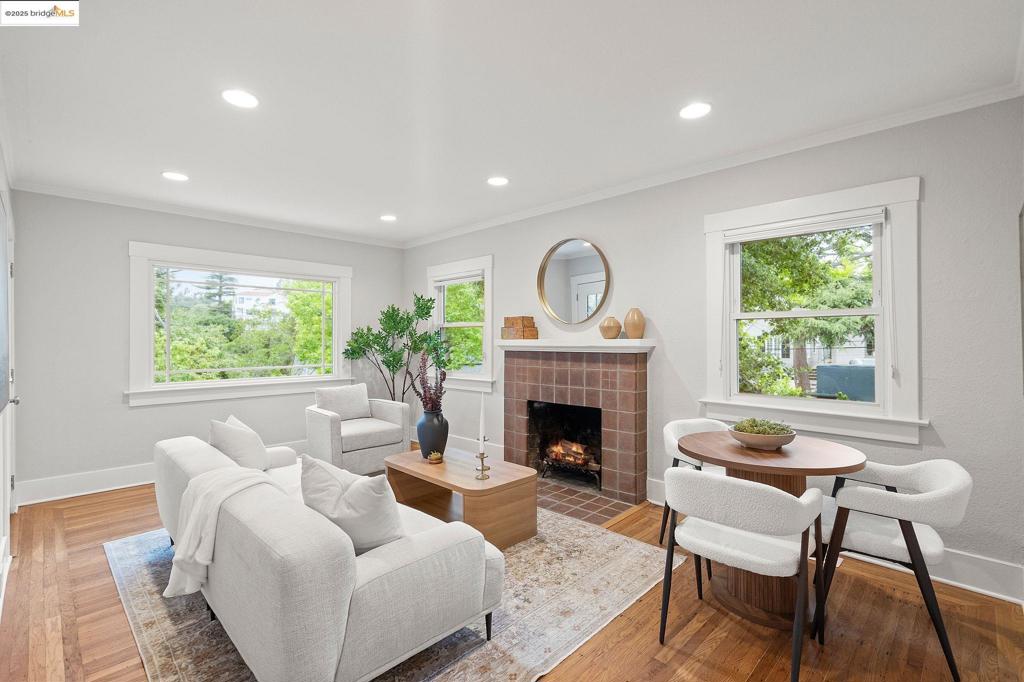 GLENVIEW - Residential