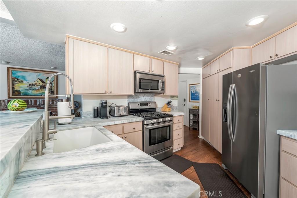 805 N Bay Front