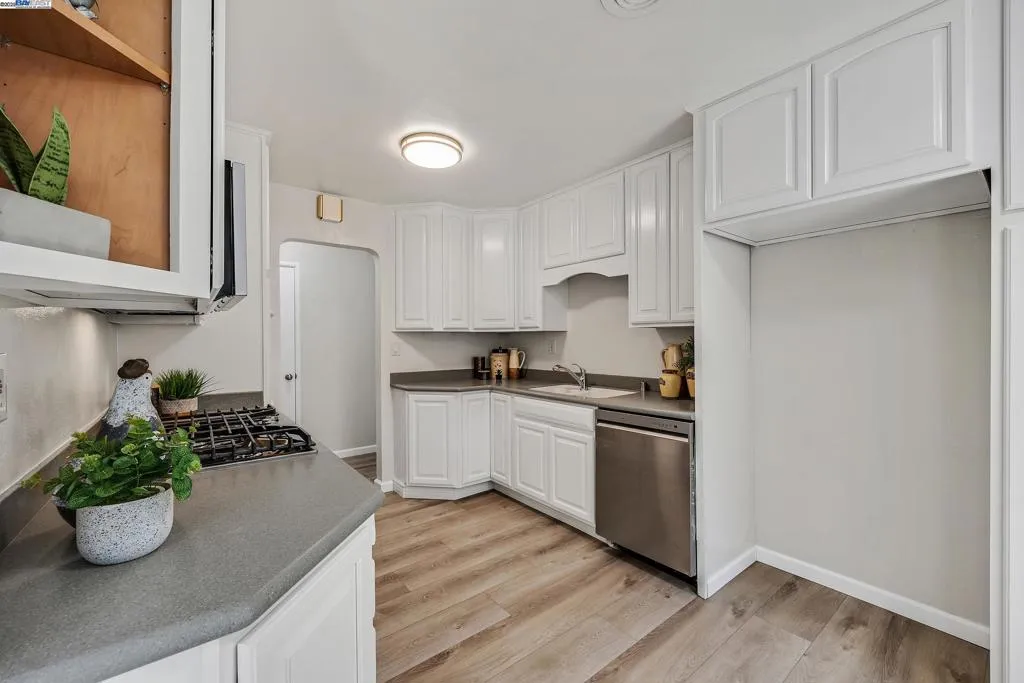 Livermore, California 94550, United States, 3 Bedrooms Bedrooms, ,2 BathroomsBathrooms,Residential,Active,172968