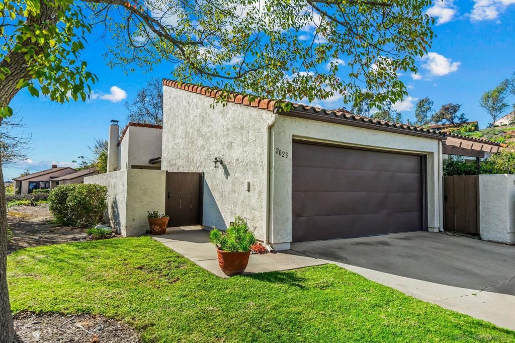 Photo of 2023 Billy Glen Gln, Escondido, CA 92026 (MLS # 260003880SD)