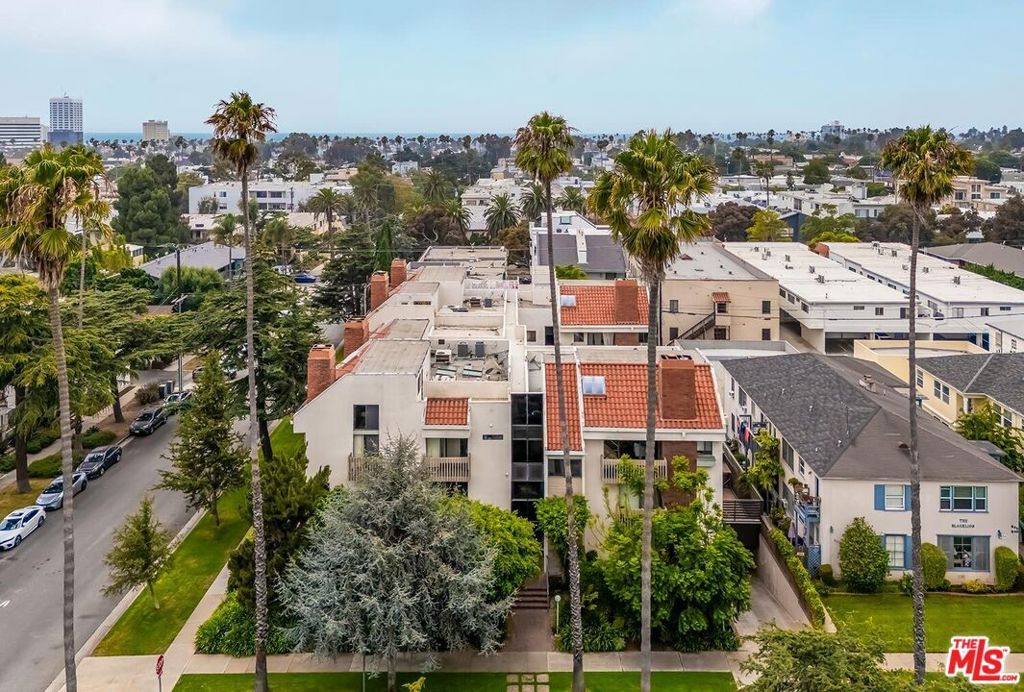 Photo of 858 12th Street #4, Santa Monica, CA 90403 (MLS # 25587419)