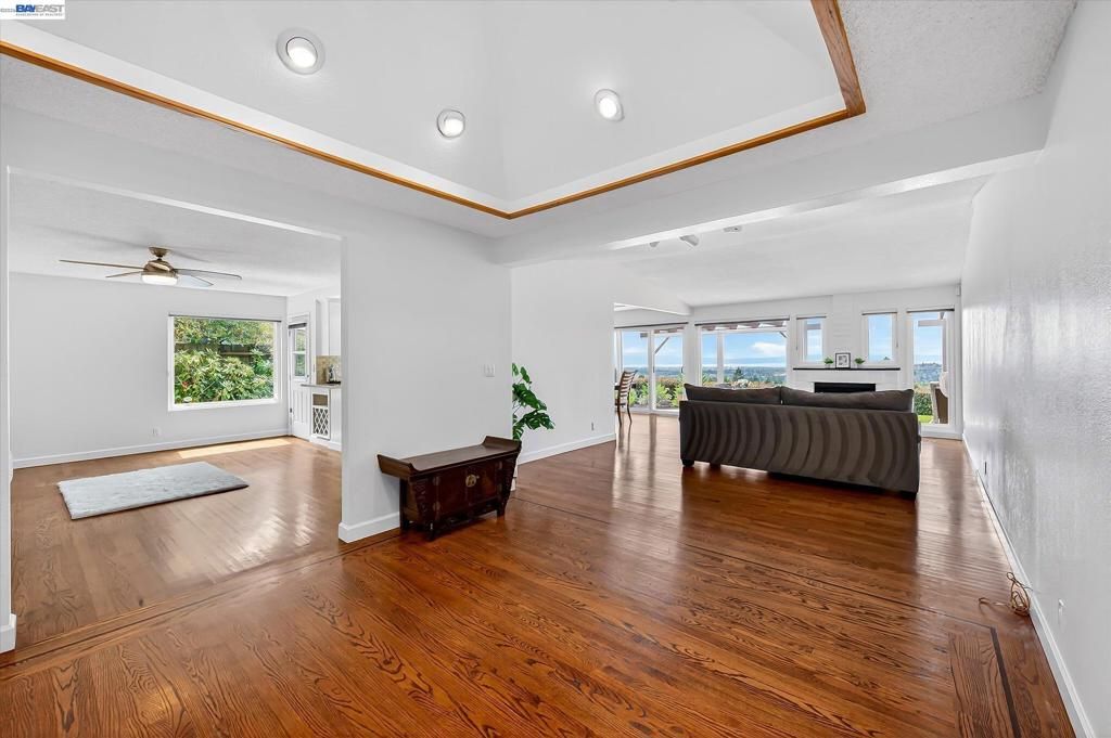 Photo of 18596 W Cavendish Dr Dr, Castro Valley, CA 94552 (MLS # 41131285)