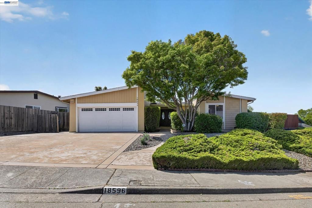 Photo of 18596 W Cavendish Dr Dr, Castro Valley, CA 94552 (MLS # 41131285)