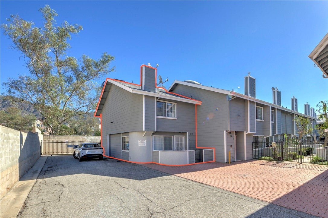 14425 Foothill 24
