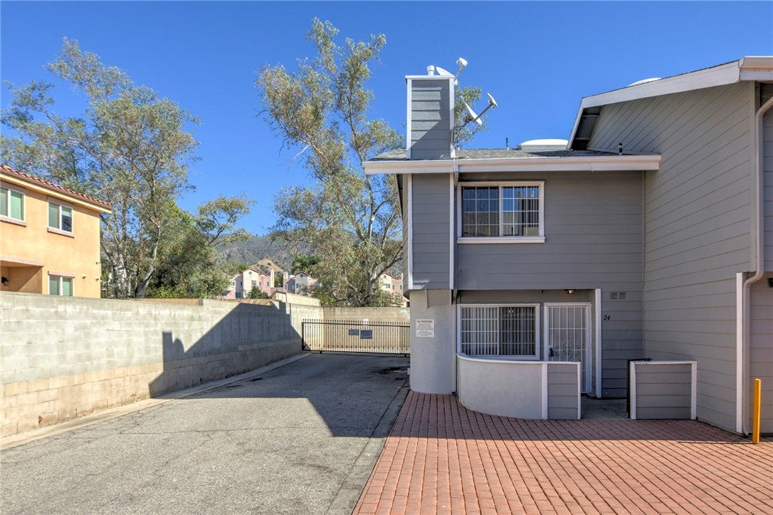 14425 Foothill 24