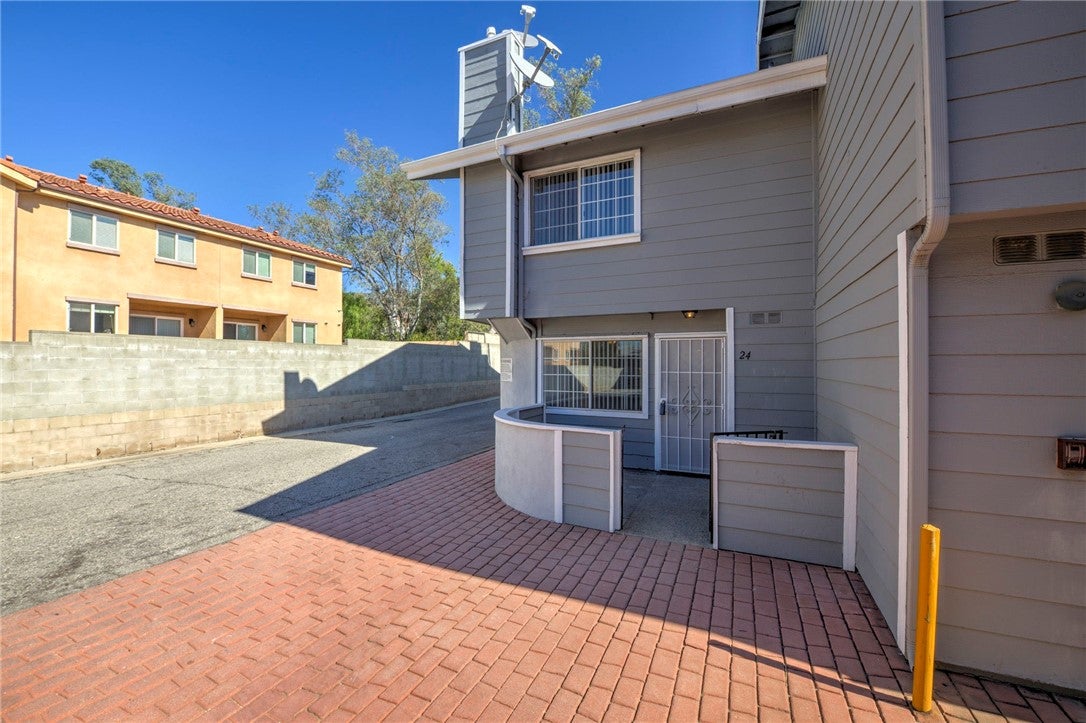14425 Foothill 24