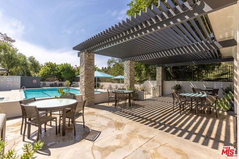 Tiny photo for 10132 Hollow Glen Circle, Los Angeles, CA 90077 (MLS # 26646175)