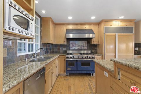 Tiny photo for 10132 Hollow Glen Circle, Los Angeles, CA 90077 (MLS # 26646175)