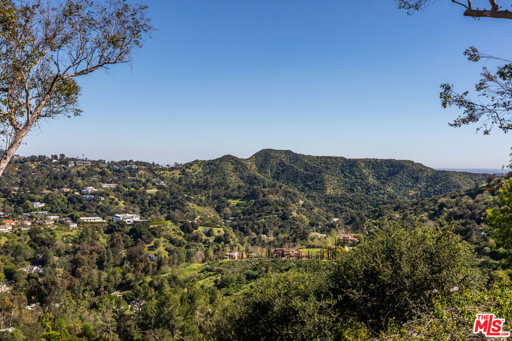 10132 Hollow Glen Circle