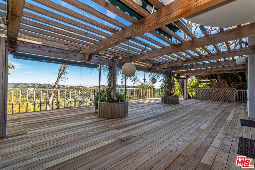 10132 Hollow Glen Circle