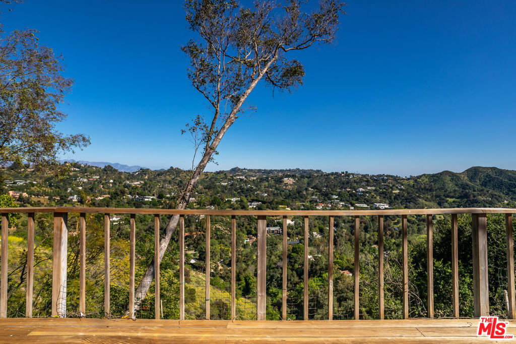 10132 Hollow Glen Circle