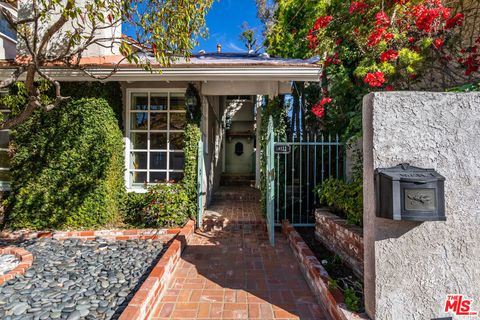 Tiny photo for 10132 Hollow Glen Circle, Los Angeles, CA 90077 (MLS # 26646175)