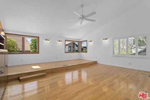 Tiny photo for 10132 Hollow Glen Circle, Los Angeles, CA 90077 (MLS # 26646175)
