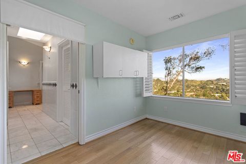 Tiny photo for 10132 Hollow Glen Circle, Los Angeles, CA 90077 (MLS # 26646175)