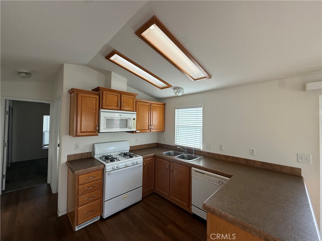 1741 Pomona Avenue 5