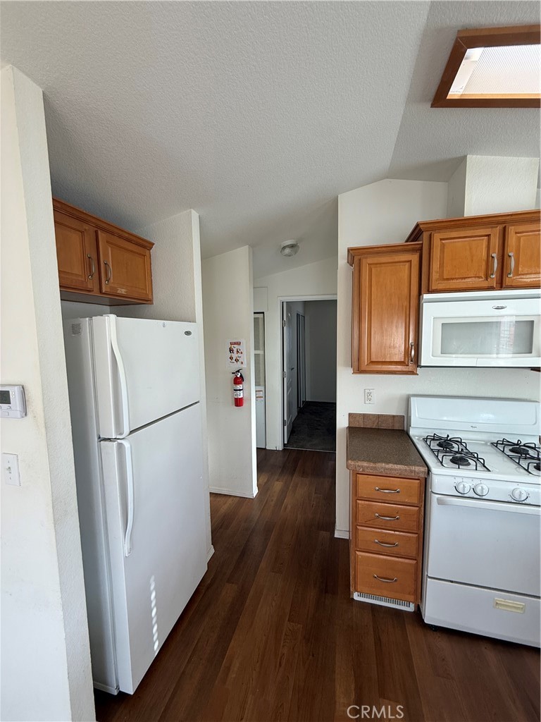 1741 Pomona Avenue 5