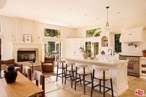 Photo of 7750 Woodrow Wilson Drive, Los Angeles, CA 90046 (MLS # 26633005)