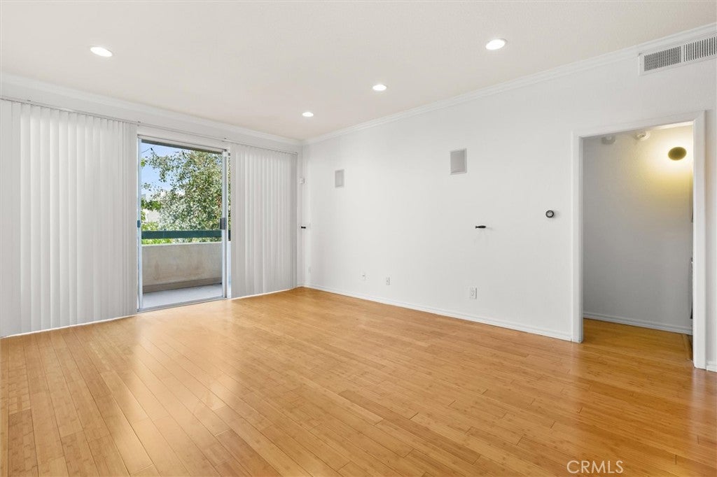 11225 Peach Grove 203, North Hollywood CA 91601
