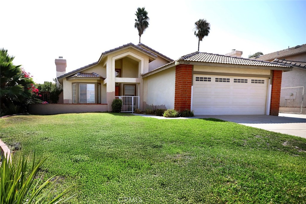 Murrieta Beautiful, ready to move in the one-story Home located in prime location with excellence School district. House have private gate in front porch for security, with 4 bedrooms, 2 baths, 2 car garages. Open floor plan with Wood floor and tile throughout, separate Family room with fireplace, living room and dinning room. Kitchen with maple cabinets. Large master bedroom with dual sink and shower. Huge Back yard with patio for family entertainment. Home is surrounded by shopping, access freeway 15 and 215 for convenience.