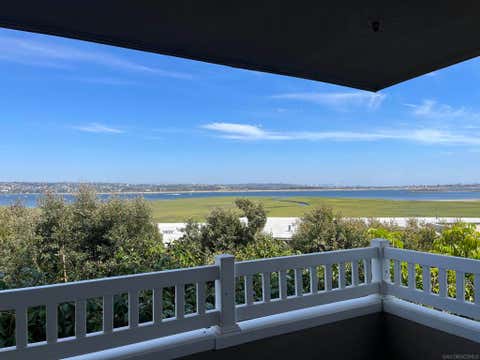 Photo of 3991 Crown Point Dr Dr #116, San Diego, CA 92109 (MLS # 260018375SD)