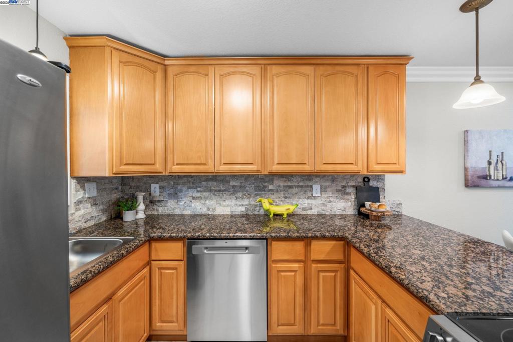 SHADOW CREEK - Residential