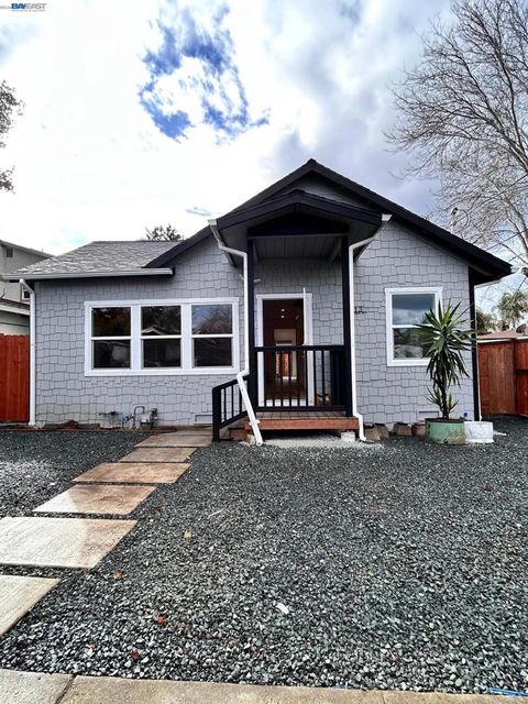 Photo of 213 E Ruby street St, Oakley, CA 94561 (MLS # 41129648)