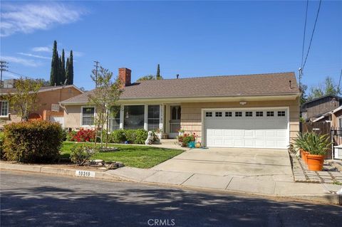 Photo of 10319 Russett Ave, Sunland, CA 91040 (MLS # GD26063799)